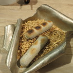 レヴォ - 八尾の黒胡麻最中と鯖のリエット