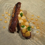 レヴォ - レクチェ、ヘーゼルナッツ、塩キャラメルのソース