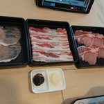 Hokusaitei - スタートの肉＆香味油、マー油