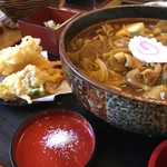 とちぎや - 料理写真:具だくさんのカレーうどん