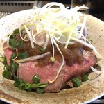 焼肉名匠 山牛 - 和牛ローストビーフ丼