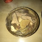 やきとんのみつぼ - 小煮込み（200円）。味噌味だが、これも大変美味い。
      超が付く位、コスパの高い一品。