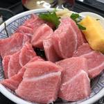 さかな屋食堂ウロコジュウ - 中トロ本鮪丼2500円