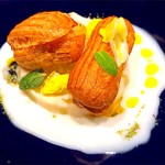 アジル - 『罪な享楽　揚げエクレア　洋ナシのブランマンジェ』￥1,400