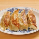 ちょもらんま酒場 - ちょもの大餃子（ダーギョウザ）。とてもジューシーに仕上がっています。