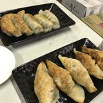 餃子とワイン屋 - 