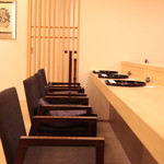 乃り英 - 店内：カウンター席