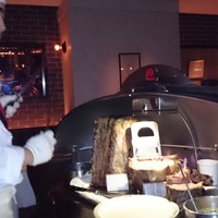 ロウリーズ・ザ・プライムリブ 恵比寿ガーデンプレイス店 - プライムリブ切り分け