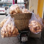 Nha Hang NASCO - 美味しいと聞いてたパン屋、でもこいつに買い占められGetできず