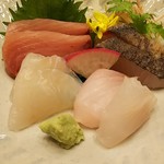 真紡庵 - ＜季節の鮮魚5種盛り合わせ＞