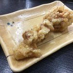 こんぴらや - とり天は旨味の詰まった腿肉
出汁に浸して食べると絶品だぁ
鶏肉は冷えてもヌルらないからセルフうどんとの相性が良い気がします