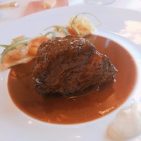 ラ・トゥーエル - 牛ホホ肉の赤ワイン煮