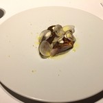 レフェルヴェソンス - より深く〜 炙り〆さわらと黒大根、酒粕発酵乳、グリーンレモン