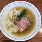 ら～麺 安至 - 白だし醤油ら～麺(平打ち手もみ麺)+ワンタン