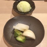 焼鳥 おみ乃 - おろし + 漬物