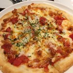 キッチン タニ - モッツァレラとアンチョビとフレッシュトマトのピザ（1200円）