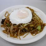 長浜らーめん とんこつ屋 - 目玉焼きそば　650円