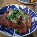 日本酒と海鮮 角打ち屋 新橋 - タンとハツの肉刺し風