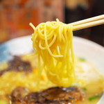 九州らーめん 亀王 - 黒肉1本麺