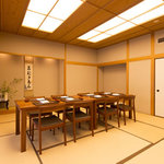 Isshin Zushi Koyo - 和室にテーブルを配置した、モダンな個室です。４～１２名様