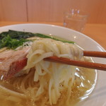 支那蕎麦屋 藤花 - 塩らぁ麺は平打ち中細