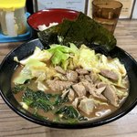 武道家 龍 - ラーメンに「キャベチャー」乗せました。