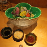器楽亭 - かわはぎと鰤のお造り 醤油 肝味噌 チリ酢1