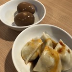天府舫 - サービスの水餃子と煮卵