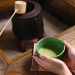 民芸旅館 深志荘 - 「お抹茶（お菓子付き」当館の囲炉裏端でお愉しみ頂けます。