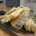 ヤマヤ鮮魚店 弥平 - 本日の野菜天ぷら盛り合わせ