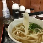 讃岐うどん 大久保 - 幸せの一反木綿(*ﾟ∀ﾟ*)キターッ
茶柱みたいなもので縁起がイイ