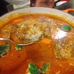 ラヴィリンス - ◆黒毛和牛の自家製ハンバーグ　ラヴィリンスカレースープの煮込み