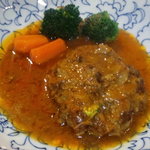 ラヴィリンス - ◆黒毛和牛の自家製ハンバーグ　ラヴィリンスカレースープの煮込み
