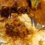 ラヴィリンス - ◆黒毛和牛の自家製ハンバーグ　ラヴィリンスカレースープの煮込み