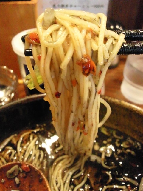 やぐら亭 - 麺に絡まるハバネロちゃん