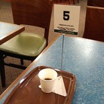 モリバコーヒー - 待っている間にと試飲カップにブレンドいただきました。