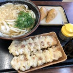 一六うどん - ちくわ天 100円いなり寿司 140円 かけうどん 300円