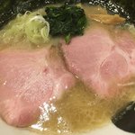 彩色ラーメンきんせい - 魚介と豚骨と塩と...つまりは店のウリを全てミックスか！