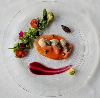 Restaurant SAKURA - スモークサーモントラウトとニシンのサラダ仕立て 赤ビーツソース