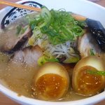 げんこつ - チャーシュー麺大盛り煮卵入り