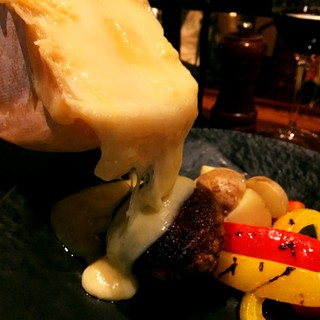 "Visually Enjoyable and Delicious to Eat: Our Proud Dishes and Desserts"