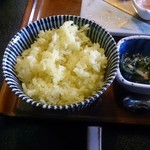 徳造丸 魚庵 - 黄飯と言いまして、此方の地区の御目出度い時に出されるクチナシの実で色を付けた御飯です♪