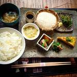 Wakura - ざる豆腐のランチ