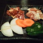 Izakaya Yumezou - 地鶏セット1,000円（炭火で焼く前）