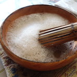 Kari Sanfan - 中には米粉などが入っていて、しばらく泡立てるとこの状態に。