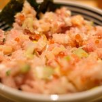 日本橋海鮮丼 つじ半 神楽坂店 - ぜいたく丼 梅 1080円 のまぐろ、中落ち、いか、数の子、胡瓜、つぶ貝、ミル貝、海老、いくら、ねぎ、海苔、胡麻