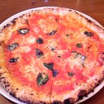 ピッツェリア ダ マッシモ - こちらはマルゲリータ（２０１１年５月）。