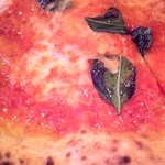 ピッツェリア ダ マッシモ - マルゲリータのアップです（２０１１年５月）。