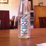 ピッツェリア ダ マッシモ - ミネラルウォーター１００円。２０１１年５月。