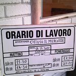 ピッツェリア ダ マッシモ - 入口のお洒落な案内（２０１１年５月）。